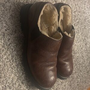 Uggs Woman’s leather shoes sheep skin inside